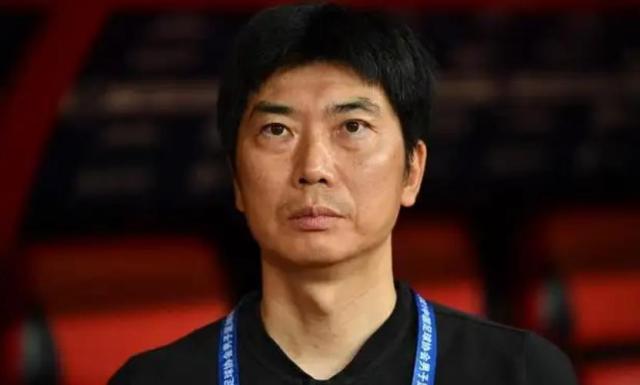 九游娱乐APP-拯救比赛只能靠定位球？陈洋随三后卫战术陷入困境